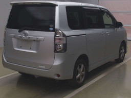 2009 Toyota Voxy