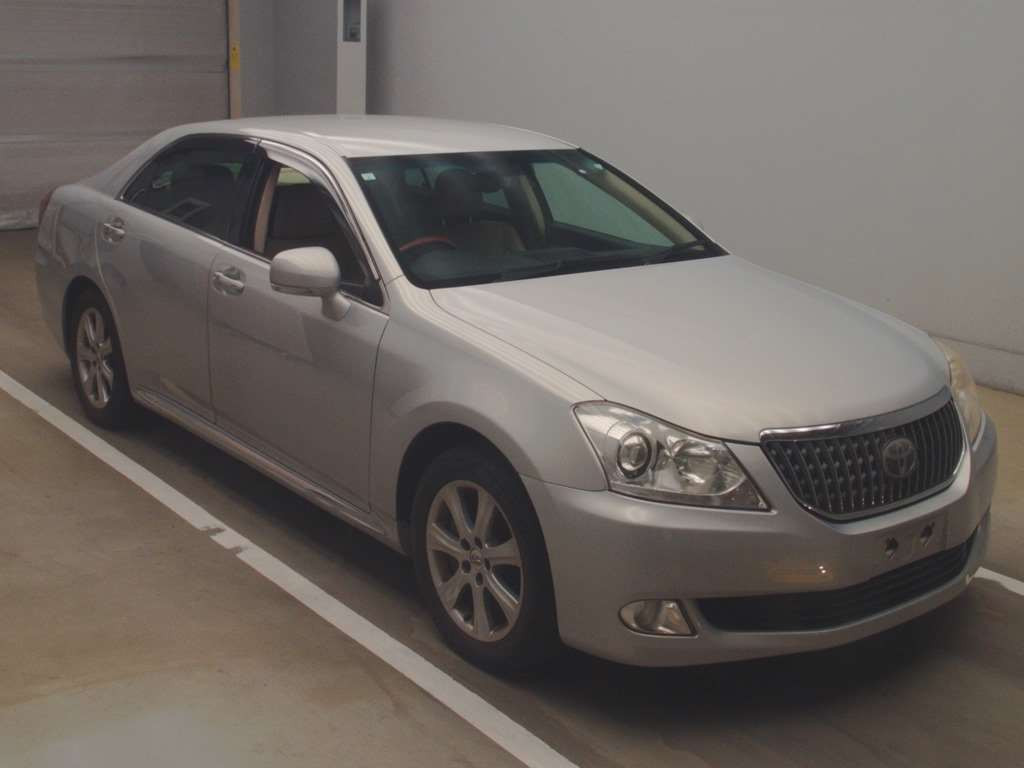 2009 Toyota Crown Majesta URS206[2]