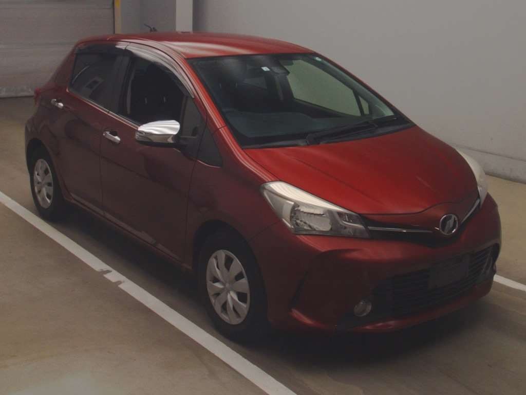 2016 Toyota Vitz NSP130[2]