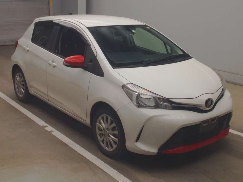 2016 Toyota Vitz NSP130[2]