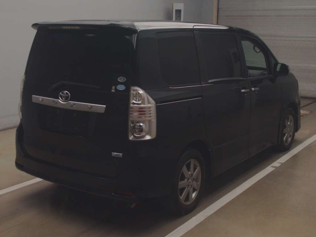 2009 Toyota Voxy ZRR70W[1]