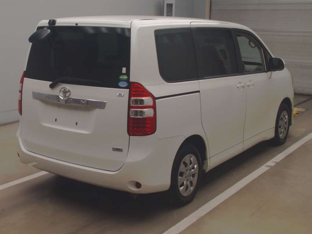 2012 Toyota Noah ZRR70G[1]