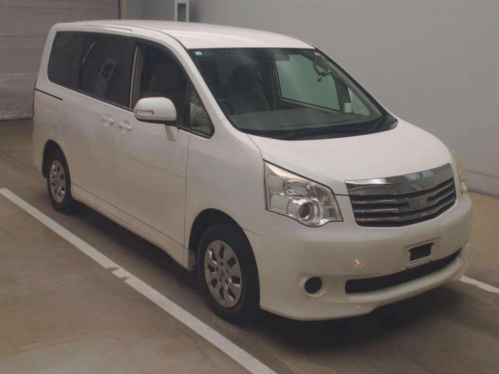 2012 Toyota Noah ZRR70G[2]