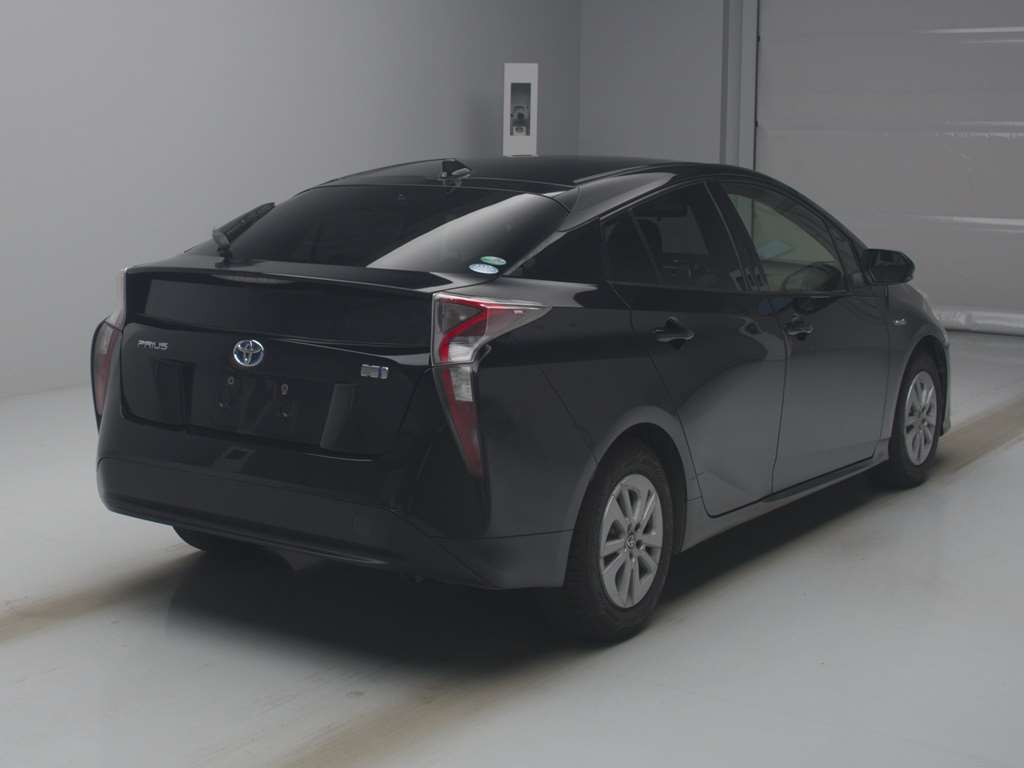 2016 Toyota Prius ZVW50[1]