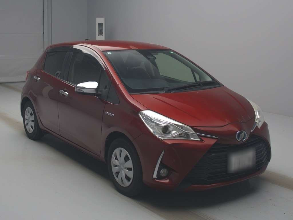 2017 Toyota Vitz NHP130[2]