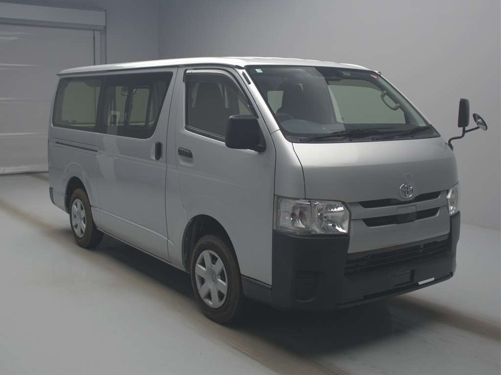 2019 Toyota Regiusace Van TRH200V[2]