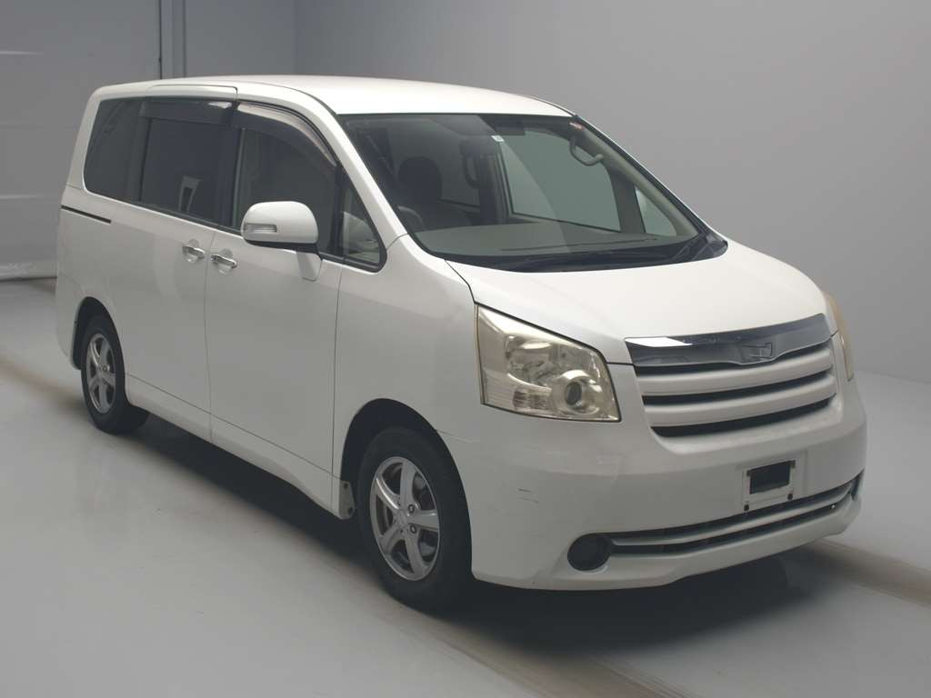 2009 Toyota Noah ZRR70G[2]