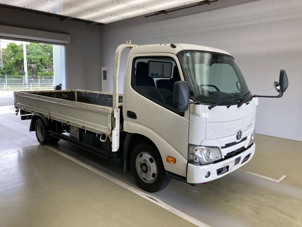 2019 Toyota Toyoace Truck XZU655[2]