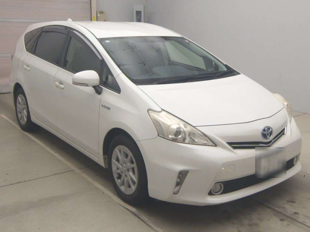 2012 Toyota Prius alpha ZVW41W[2]