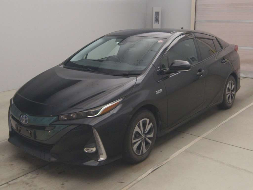 2017 Toyota Prius PHV ZVW52[0]