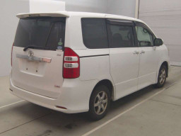 2012 Toyota Noah