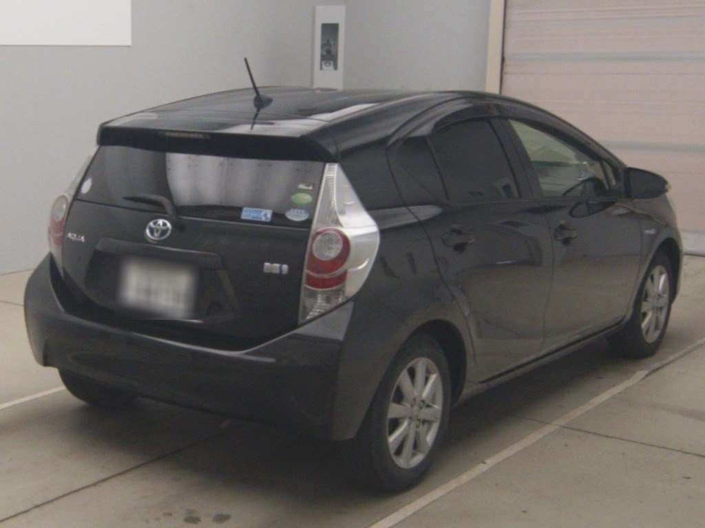 2014 Toyota Aqua NHP10[1]