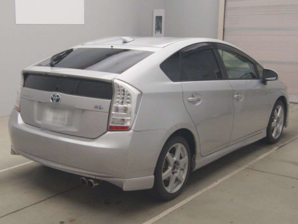 2010 Toyota Prius ZVW30[1]