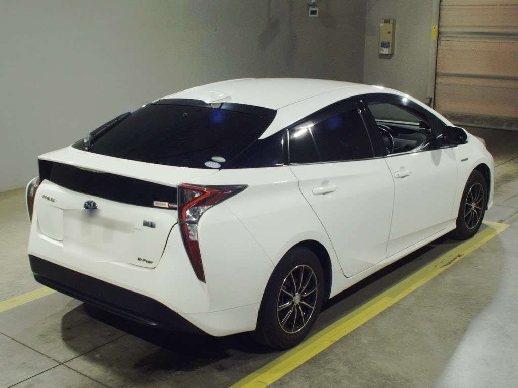 2017 Toyota Prius ZVW55[1]