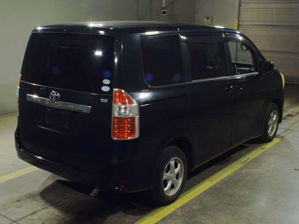 2008 Toyota Noah ZRR75G[1]