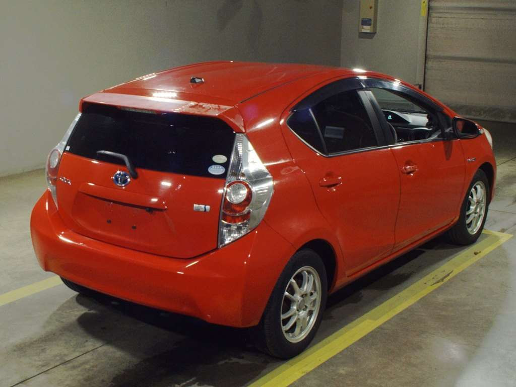 2012 Toyota Aqua NHP10[1]