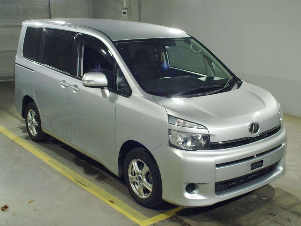 2011 Toyota Voxy ZRR75G[2]