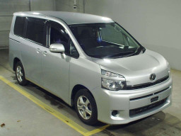 2011 Toyota Voxy