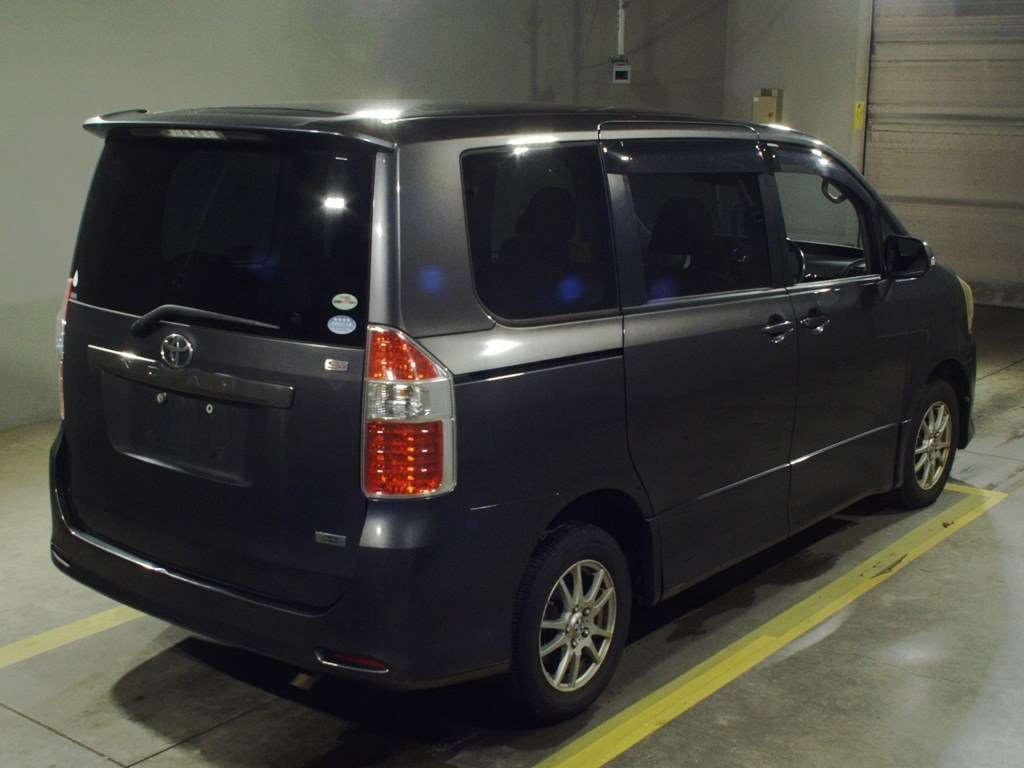 2009 Toyota Noah ZRR75W[1]