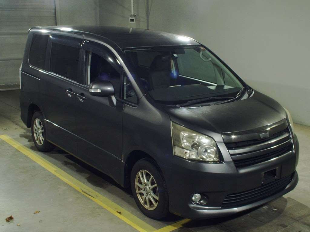 2009 Toyota Noah ZRR75W[2]