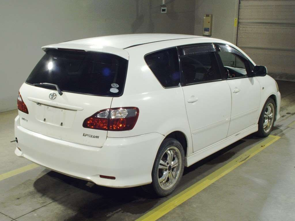 2005 Toyota Ipsum ACM26W[1]