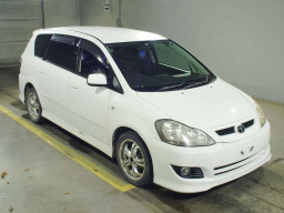 2005 Toyota Ipsum