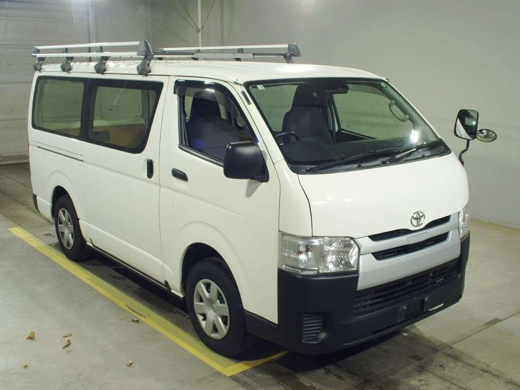 2018 Toyota Regiusace Van GDH206V[2]