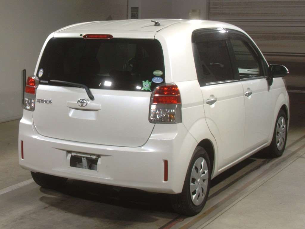 2015 Toyota Spade NSP141[1]