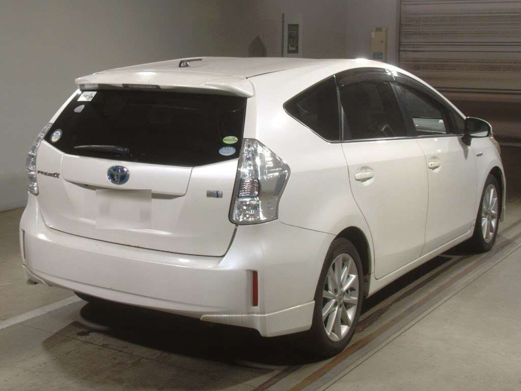 2012 Toyota Prius alpha ZVW41W[1]