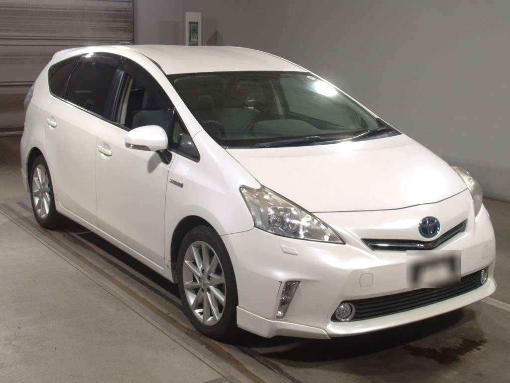 2012 Toyota Prius alpha ZVW41W[2]