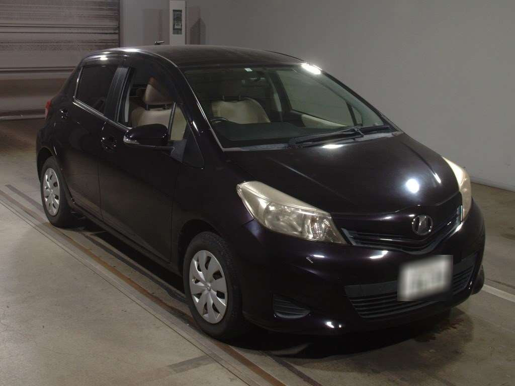 2013 Toyota Vitz KSP130[2]