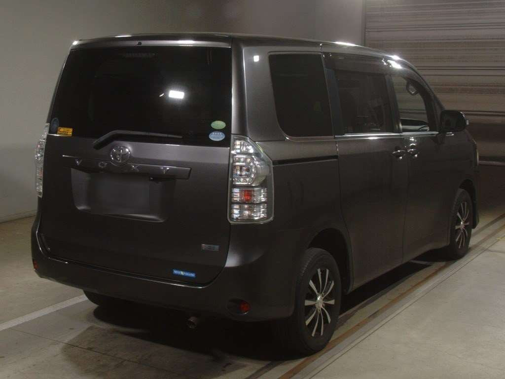 2012 Toyota Voxy ZRR75G[1]