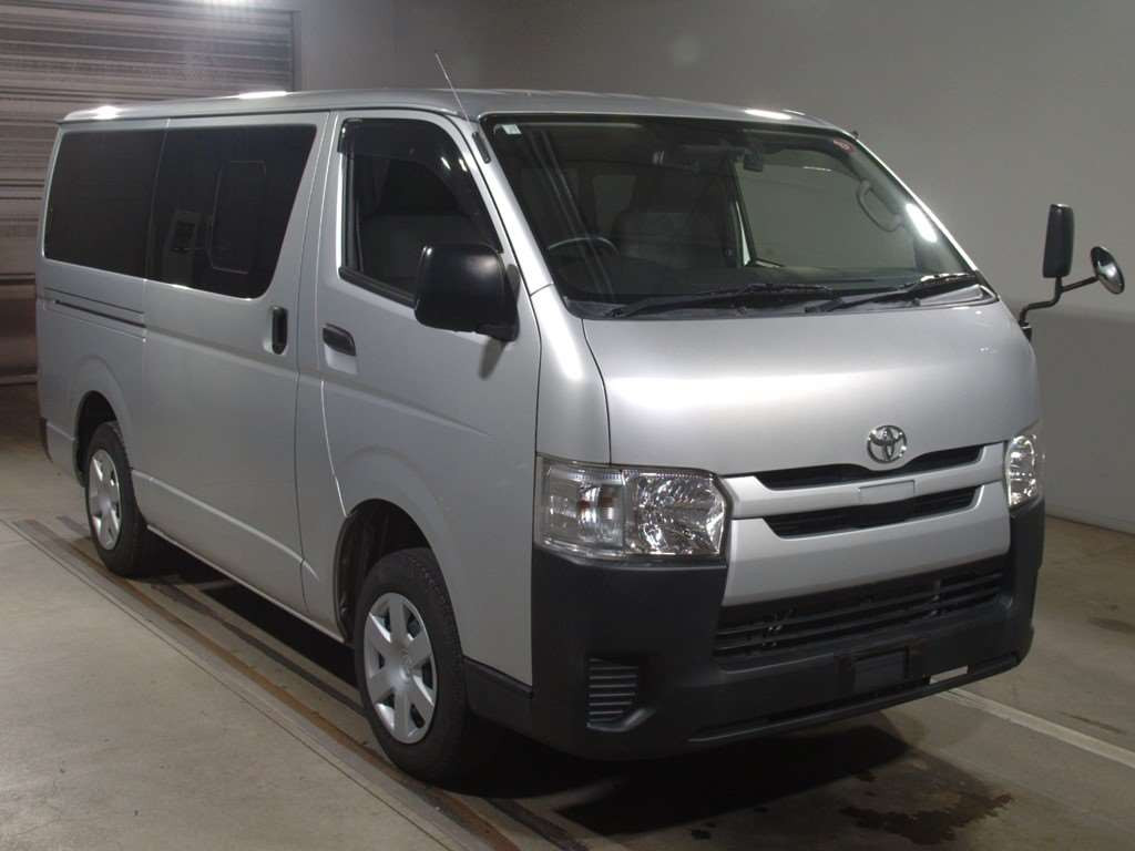 2019 Toyota Regiusace Van TRH200V[2]