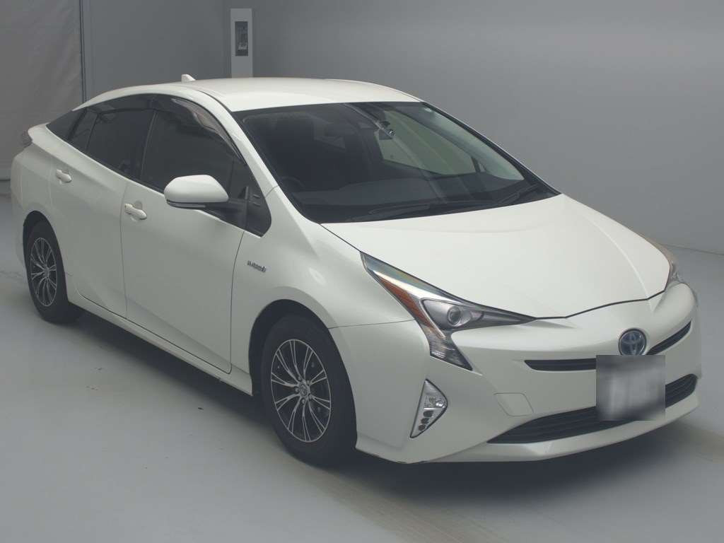 2016 Toyota Prius ZVW50[2]