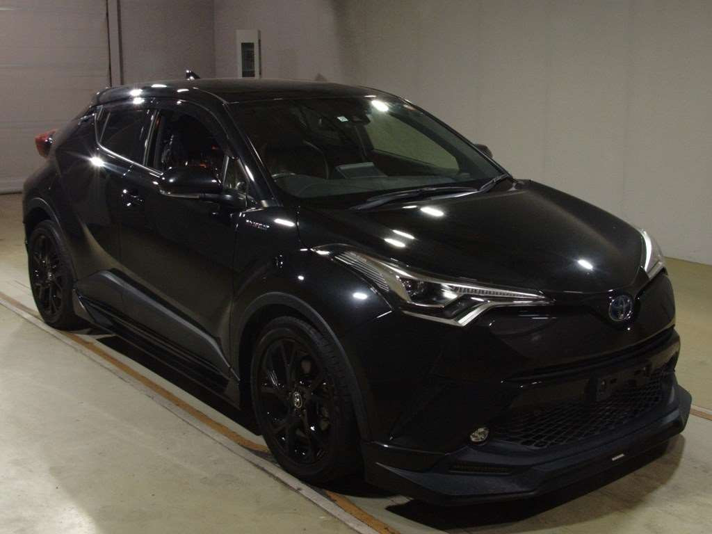 2019 Toyota C-HR ZYX10[2]