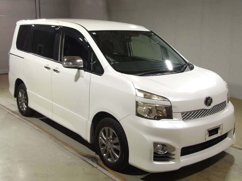 2011 Toyota Voxy ZRR75W[2]