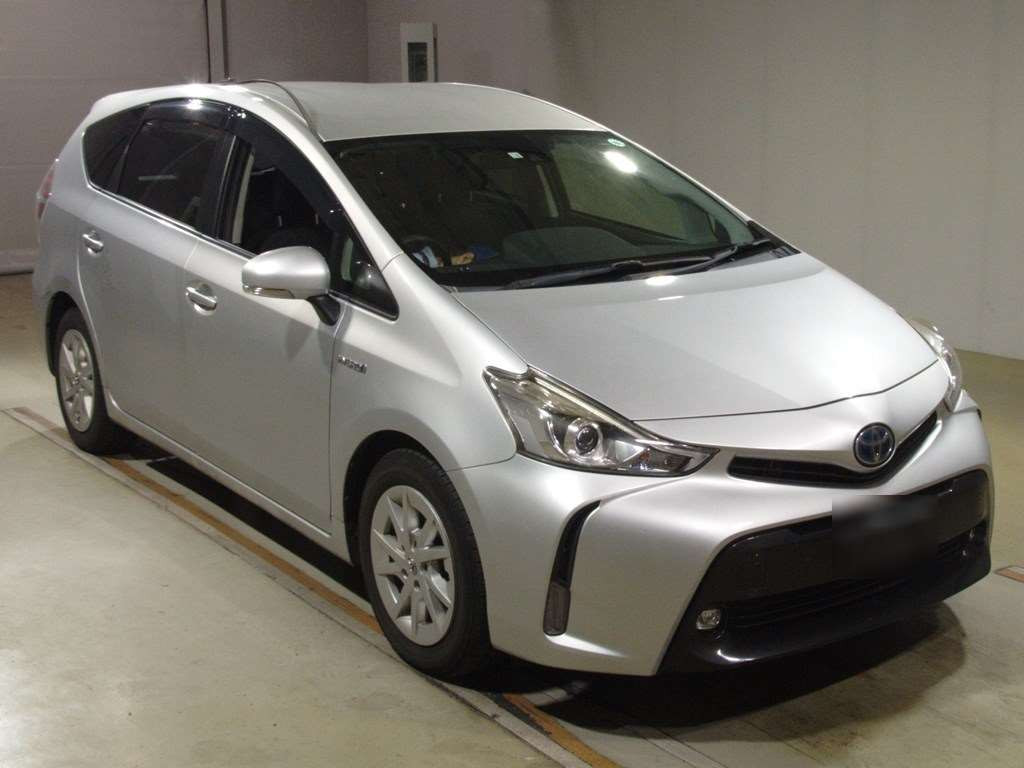 2016 Toyota Prius alpha ZVW41W[2]