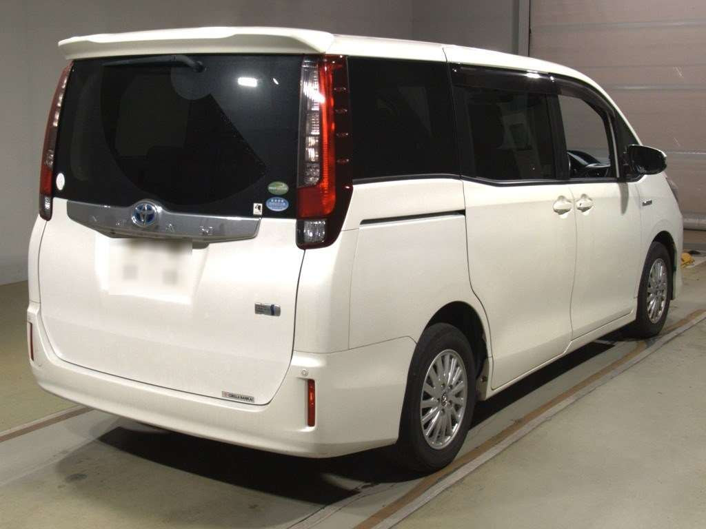 2015 Toyota Noah ZWR80G[1]