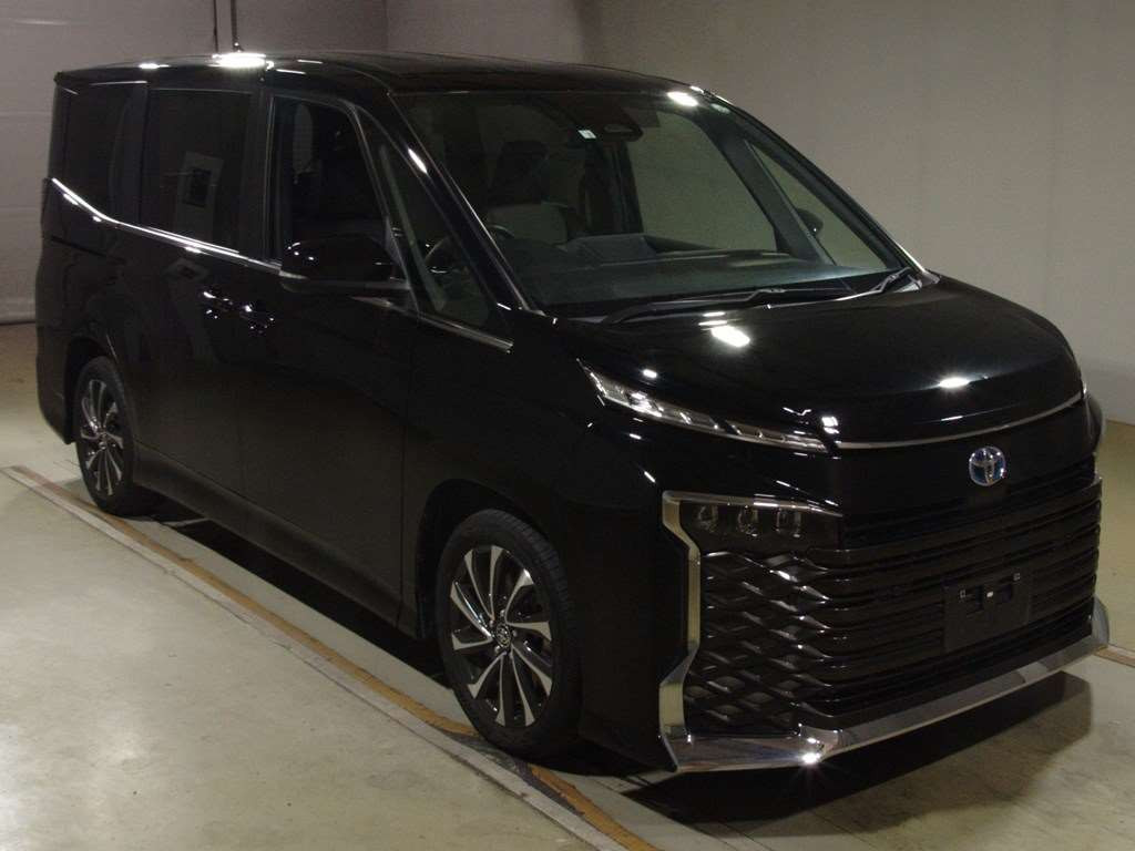 2022 Toyota Voxy ZWR90W[2]