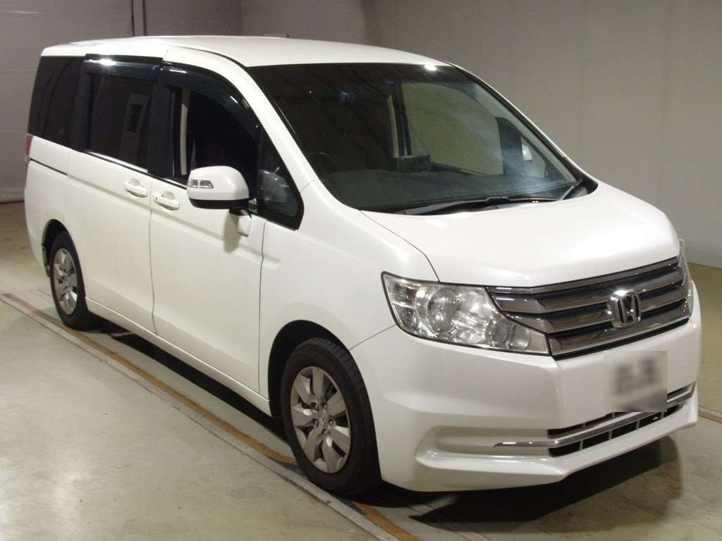 2013 Honda Step WGN RK1[2]