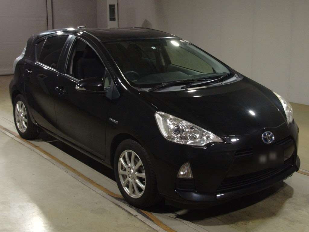 2012 Toyota Aqua NHP10[2]