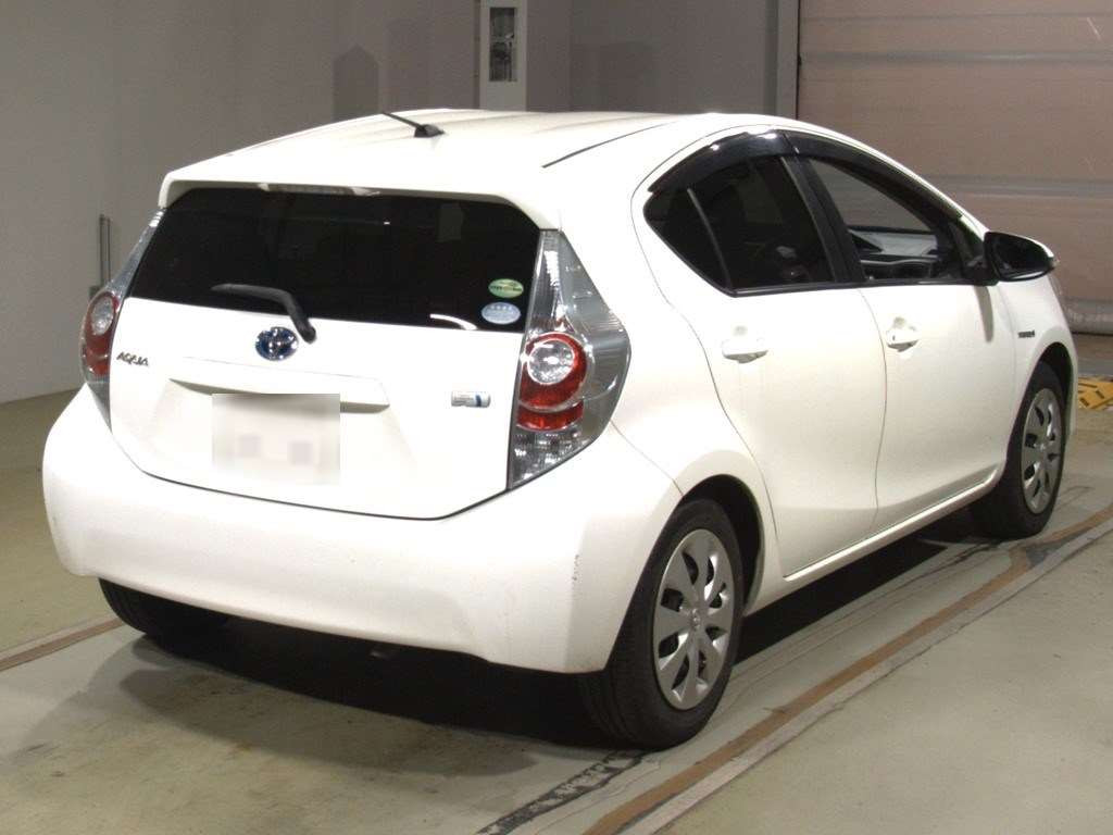 2014 Toyota Aqua NHP10[1]