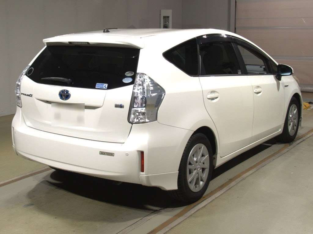 2012 Toyota Prius alpha ZVW41W[1]