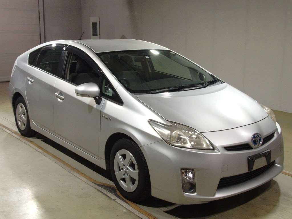 2010 Toyota Prius ZVW30[2]