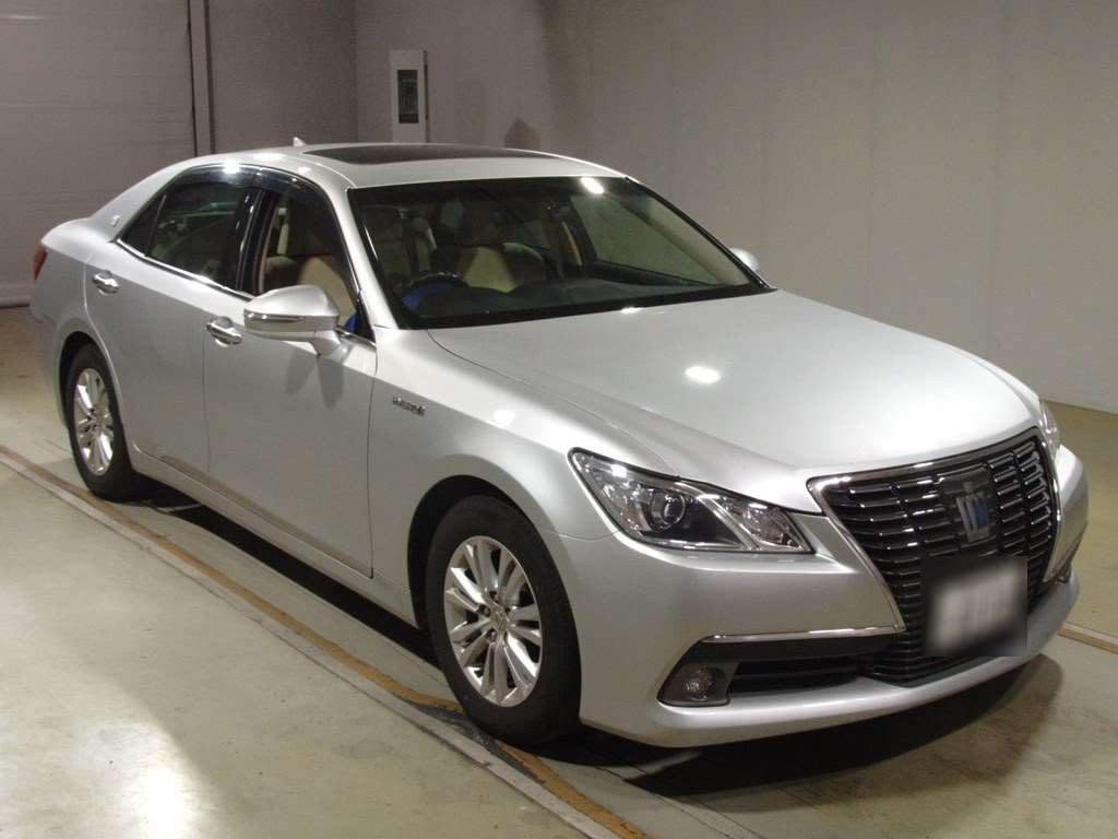 2013 Toyota Crown Hybrid AWS210[2]