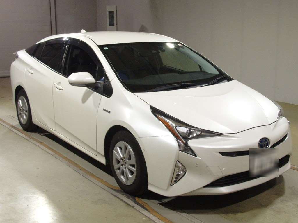 2018 Toyota Prius ZVW50[2]