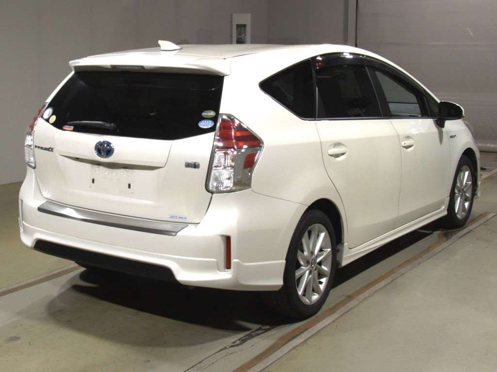 2016 Toyota Prius alpha ZVW40W[1]