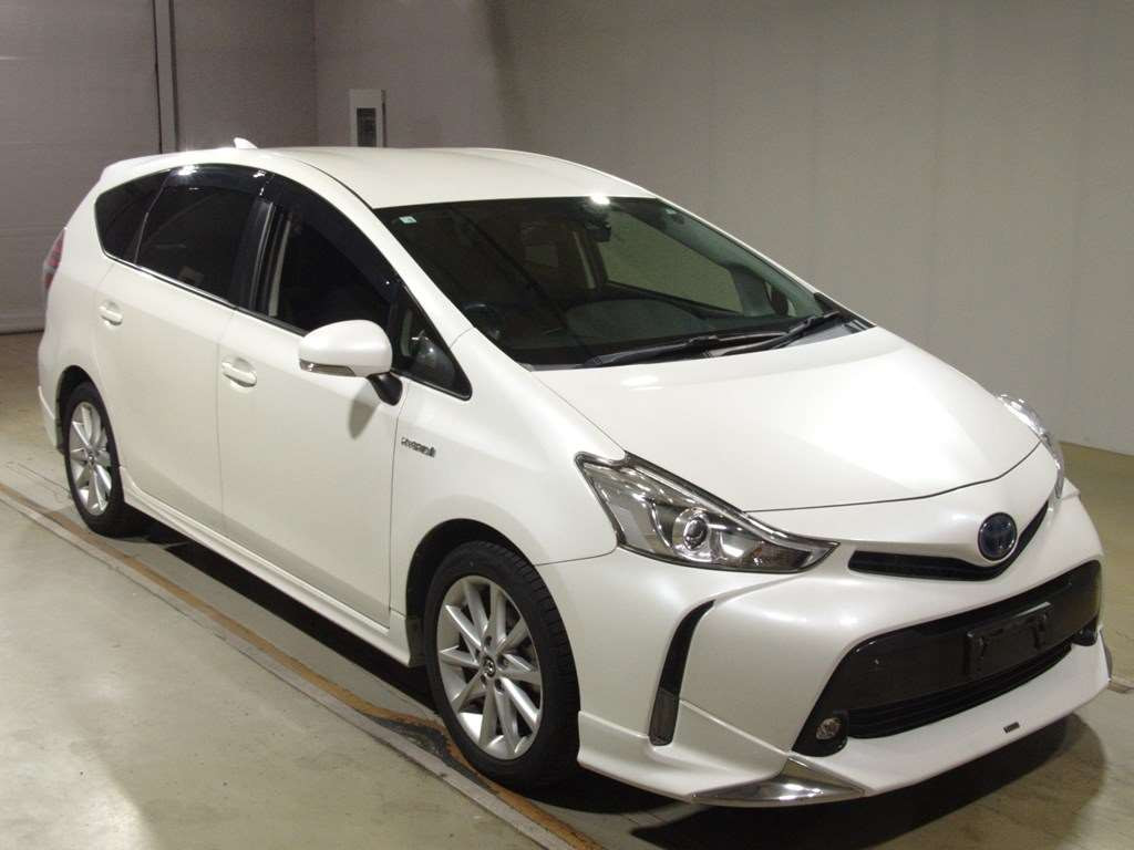 2016 Toyota Prius alpha ZVW40W[2]