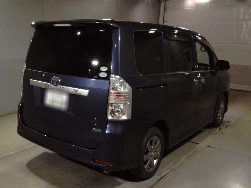 2008 Toyota Voxy ZRR70W[1]