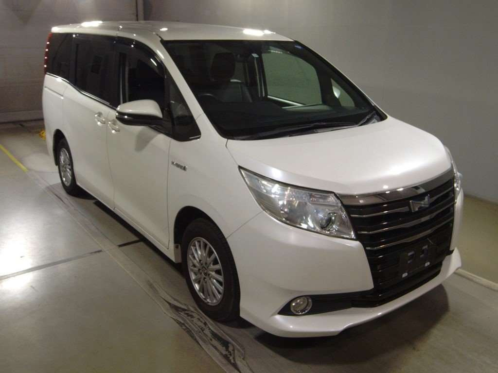 2015 Toyota Noah ZWR80G[2]